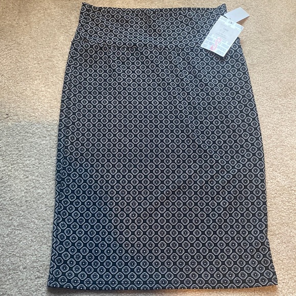 LuLaRoe Dresses & Skirts - LuLaRoe Cassie Skirt Small